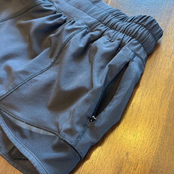 Lululemon Women's Hotty Hot High-Rise Lined Short 2.5" Black Size 6 - Picture 15 of 15